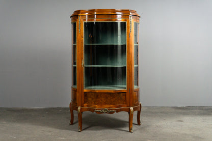 Wunderschöne Vitrine im Antik Stil