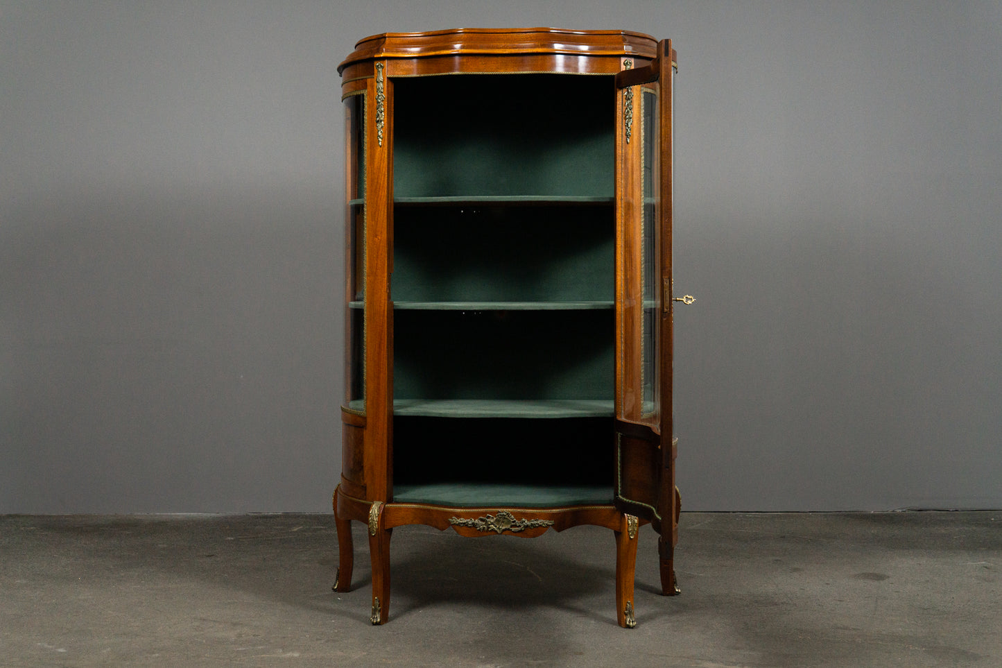 Wunderschöne Vitrine im Antik Stil