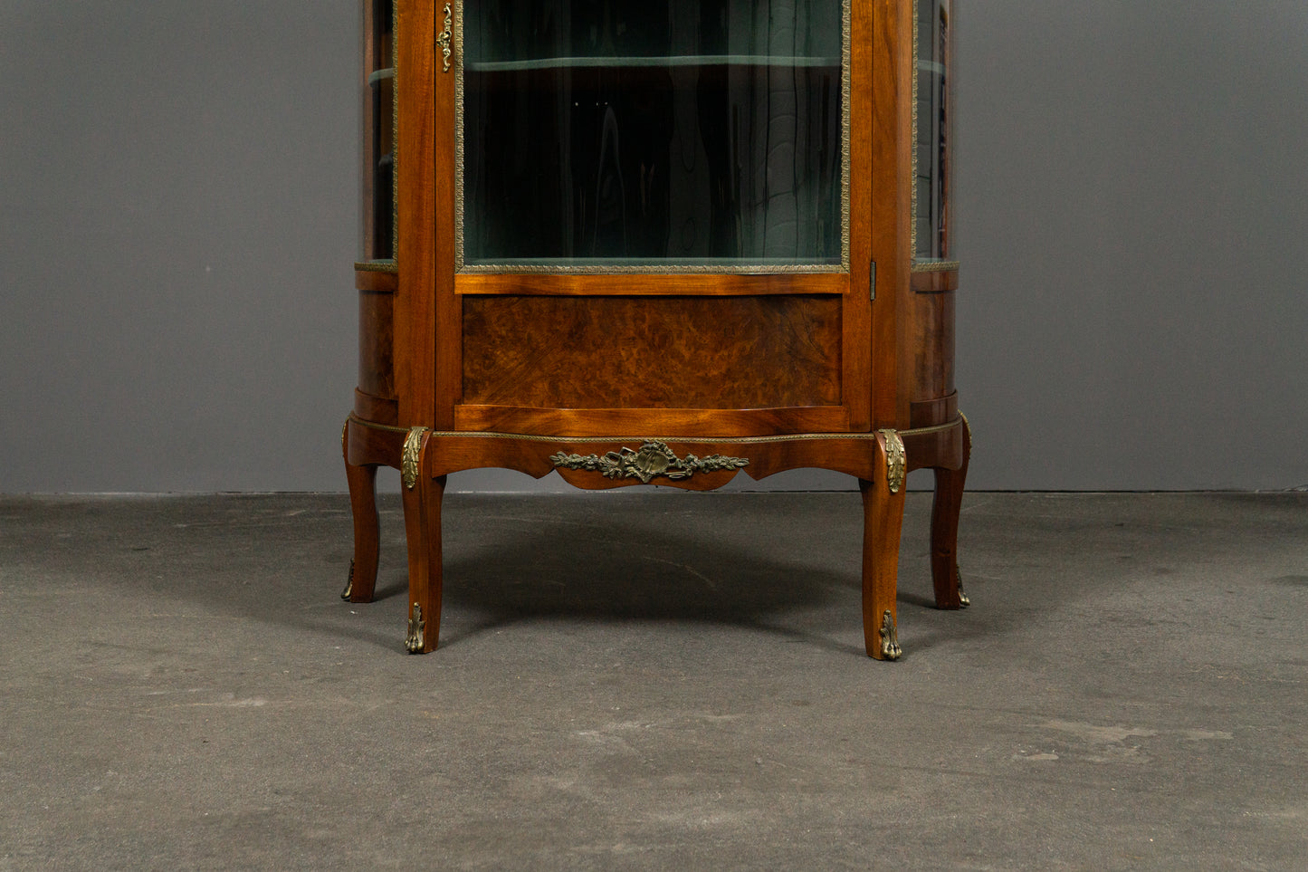 Wunderschöne Vitrine im Antik Stil