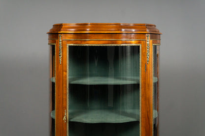 Wunderschöne Vitrine im Antik Stil