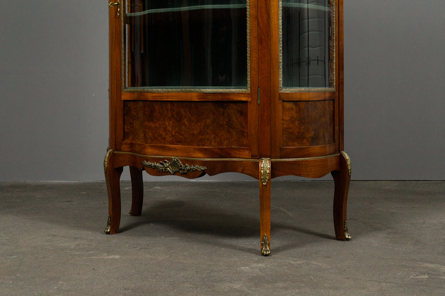 Wunderschöne Vitrine im Antik Stil