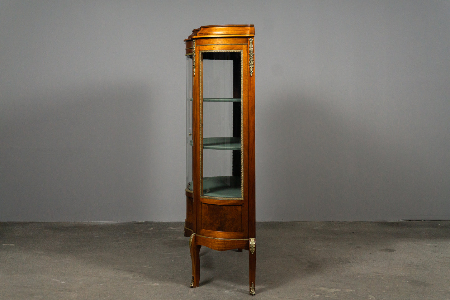 Wunderschöne Vitrine im Antik Stil