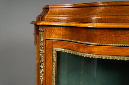 Wunderschöne Vitrine im Antik Stil