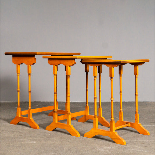 3er Set Satztische im Englischen Stil