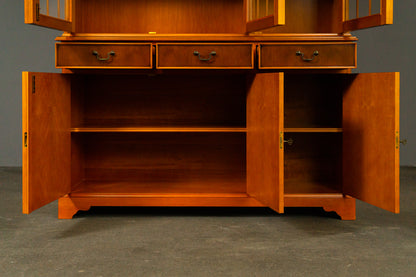 Eleganter Bücherschrank im Englischen Stil