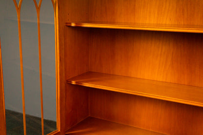 Eleganter Bücherschrank im Englischen Stil