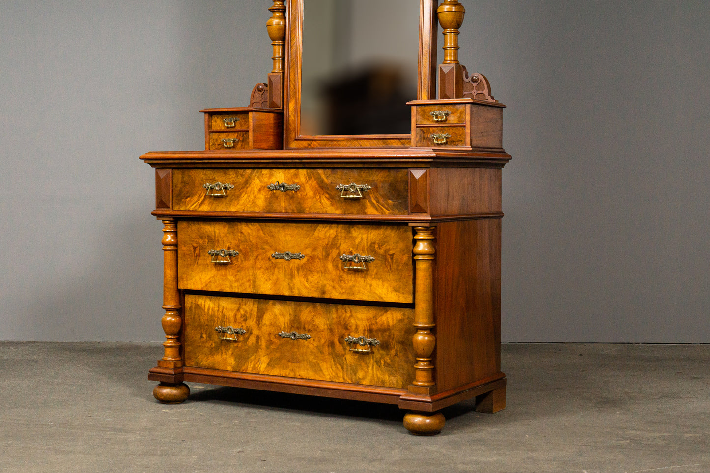 Stilvolle Gründerzeit Kommode mit Spiegelaufsatz