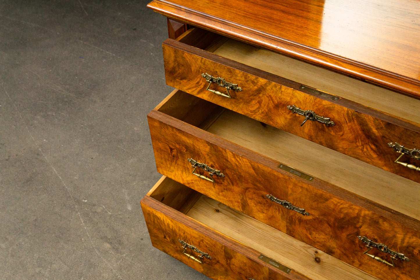 Stilvolle Gründerzeit Kommode mit Spiegelaufsatz