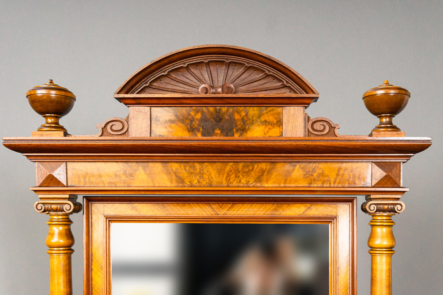 Stilvolle Gründerzeit Kommode mit Spiegelaufsatz