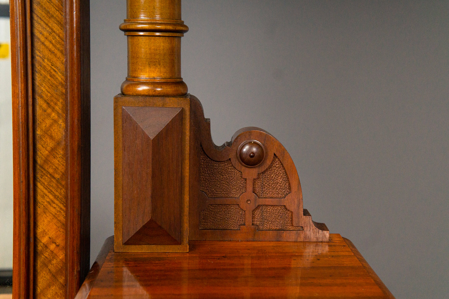 Stilvolle Gründerzeit Kommode mit Spiegelaufsatz