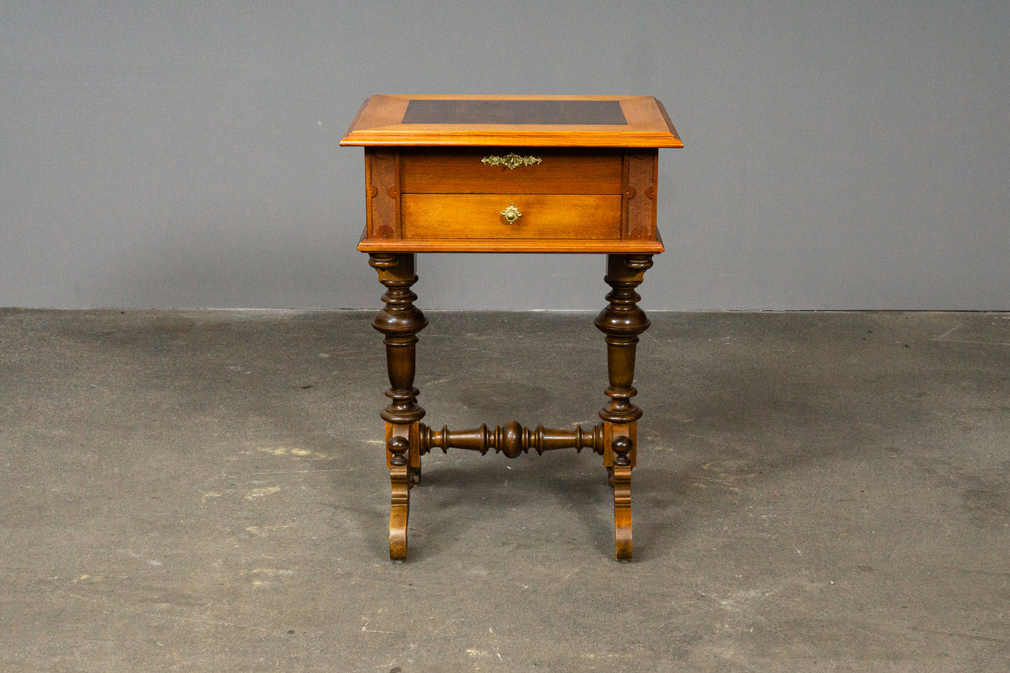 Stilvoller Gründerzeit Nähtisch