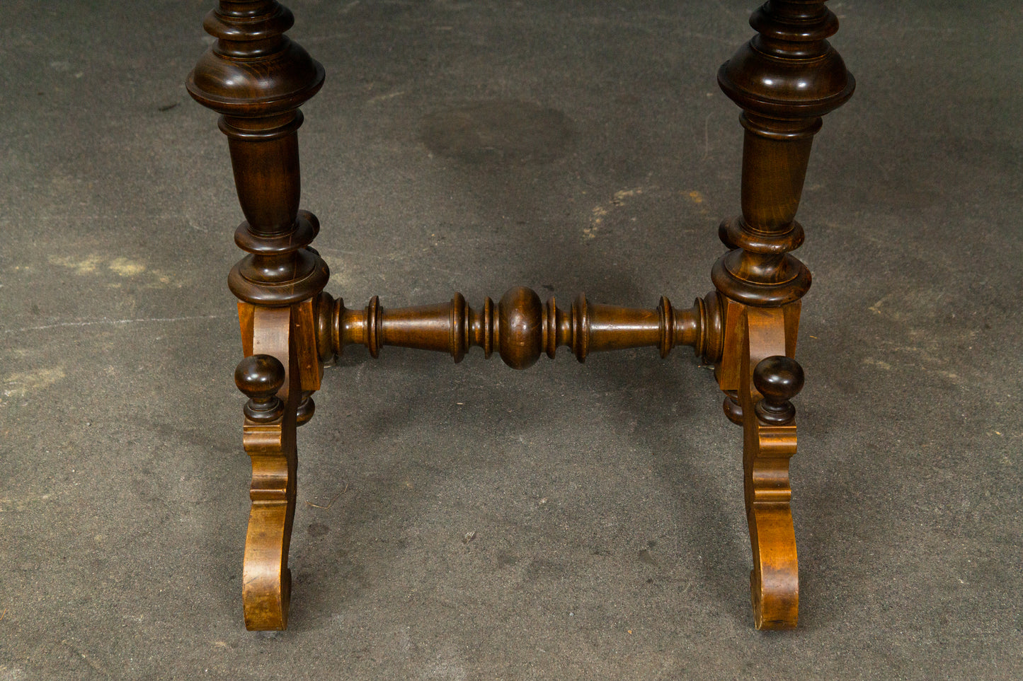 Stilvoller Gründerzeit Nähtisch