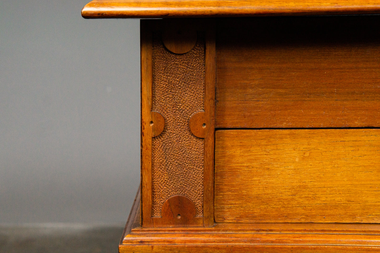 Stilvoller Gründerzeit Nähtisch