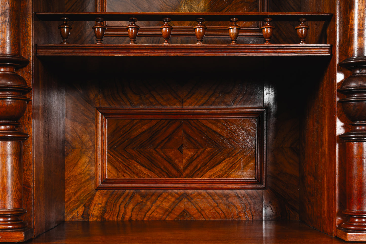 Prunkvolles Gründerzeit Buffetschrank