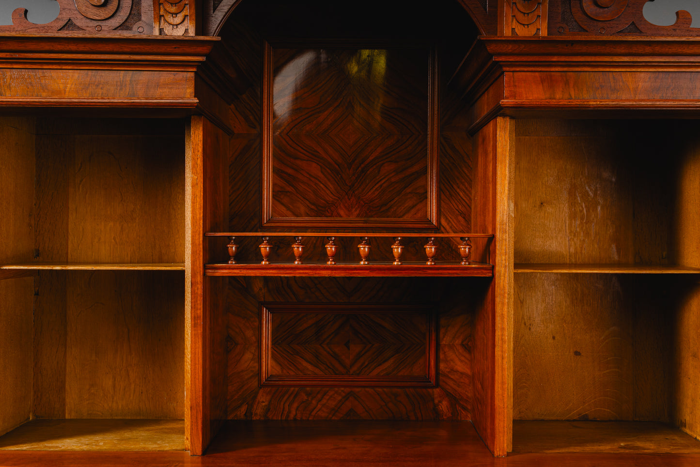 Prunkvolles Gründerzeit Buffetschrank