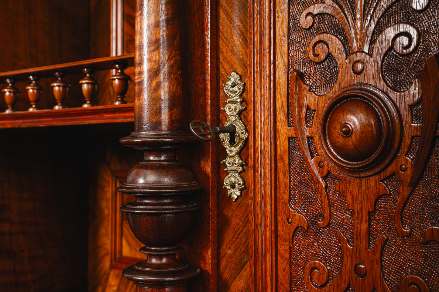 Prunkvolles Gründerzeit Buffetschrank