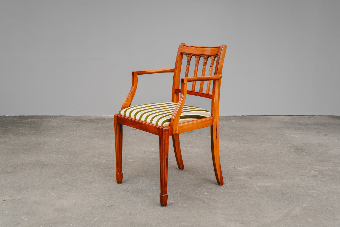 Stilvolles 6er Set Stühle im Englischen Stil