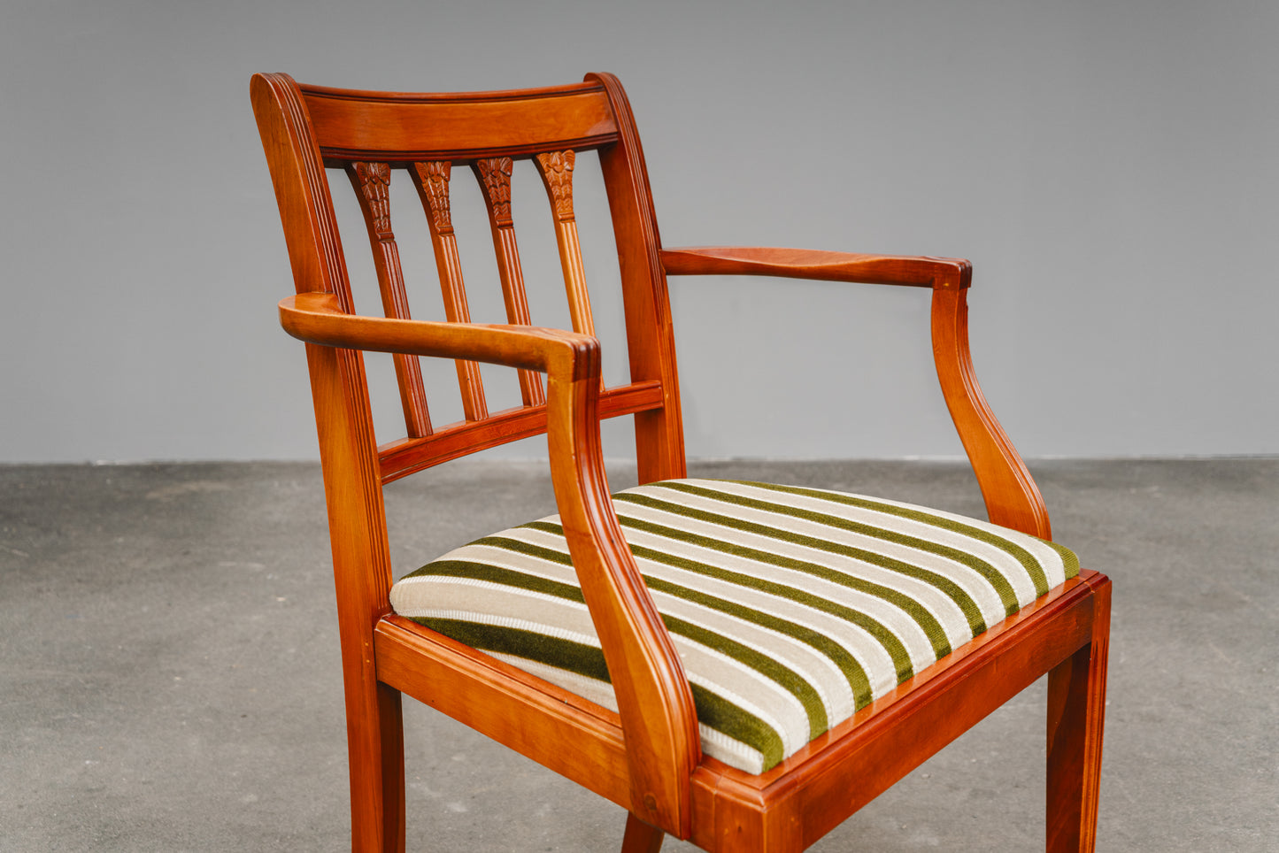 Stilvolles 6er Set Stühle im Englischen Stil