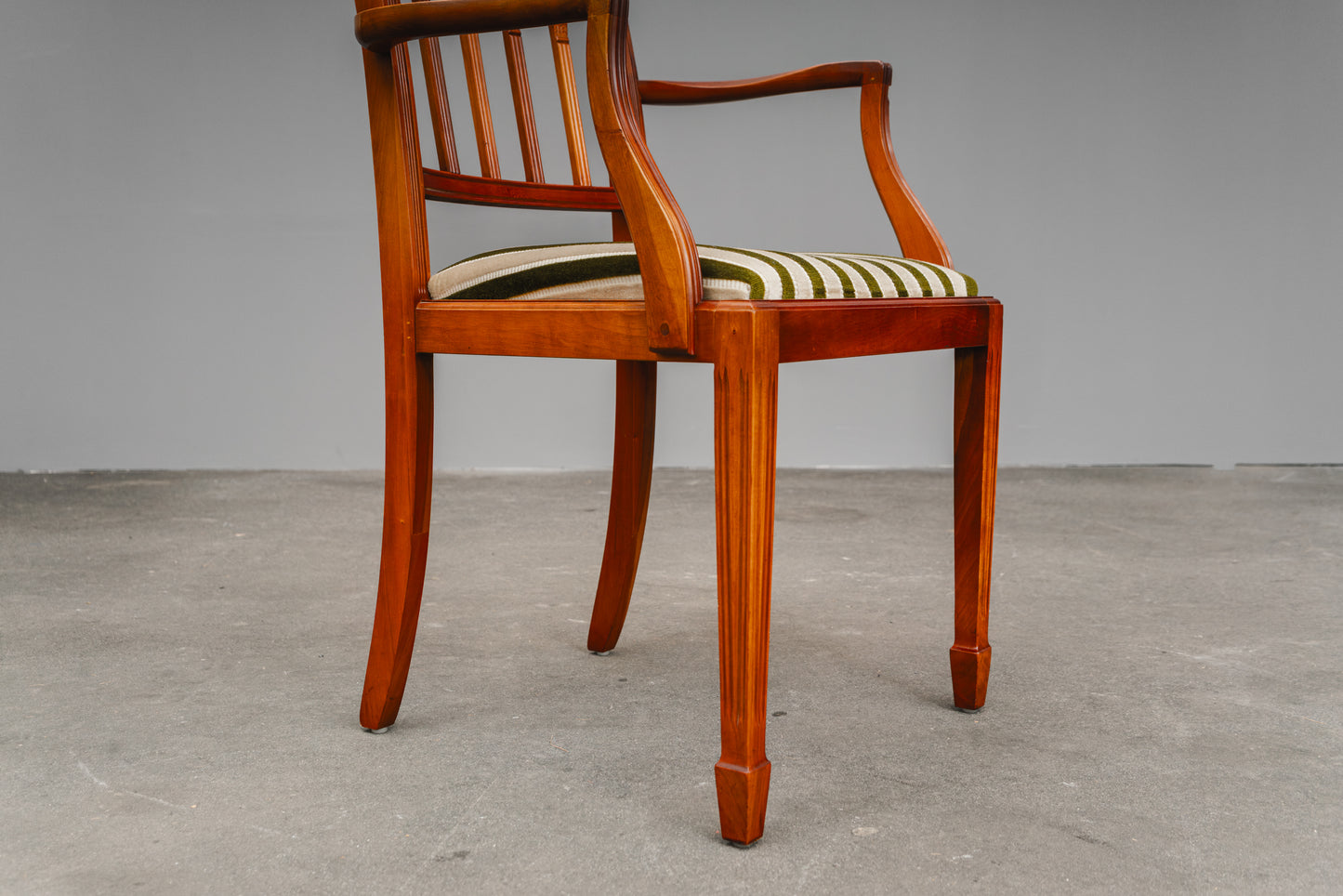 Stilvolles 6er Set Stühle im Englischen Stil