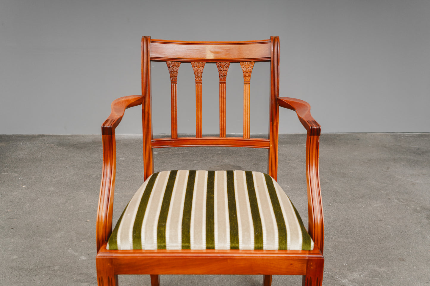 Stilvolles 6er Set Stühle im Englischen Stil