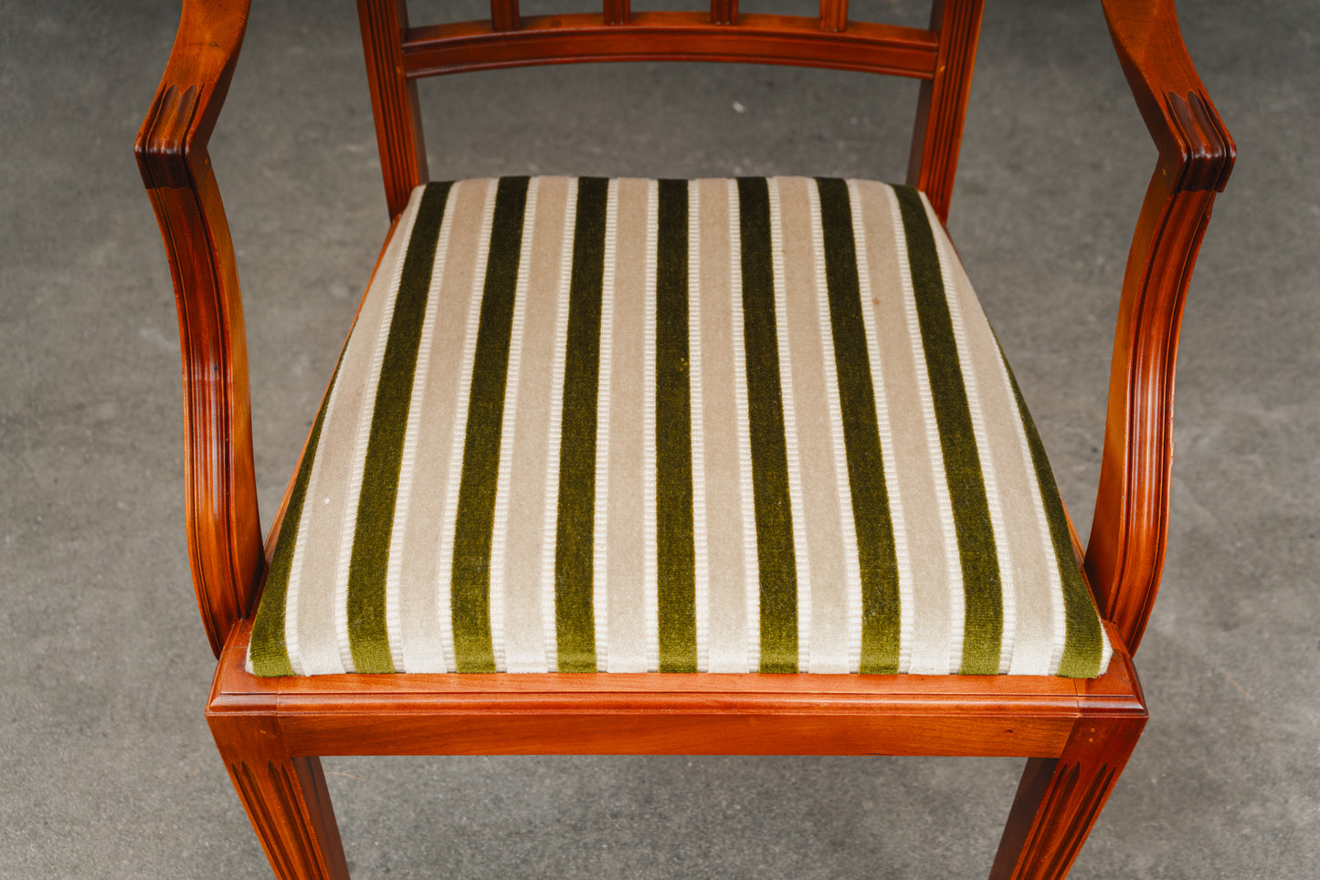 Stilvolles 6er Set Stühle im Englischen Stil