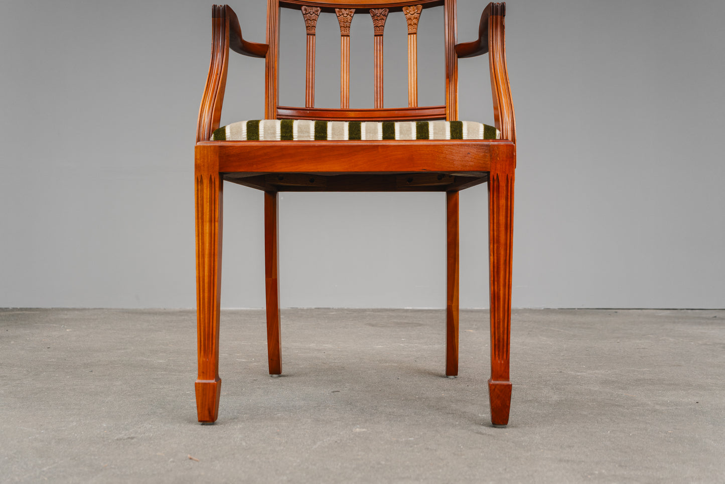 Stilvolles 6er Set Stühle im Englischen Stil