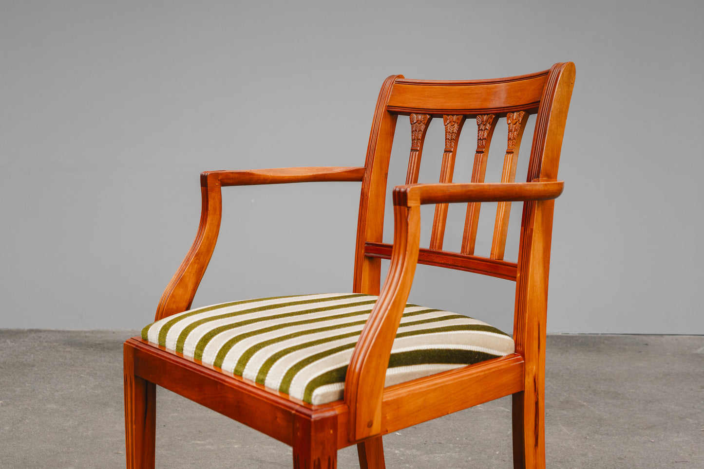 Stilvolles 6er Set Stühle im Englischen Stil