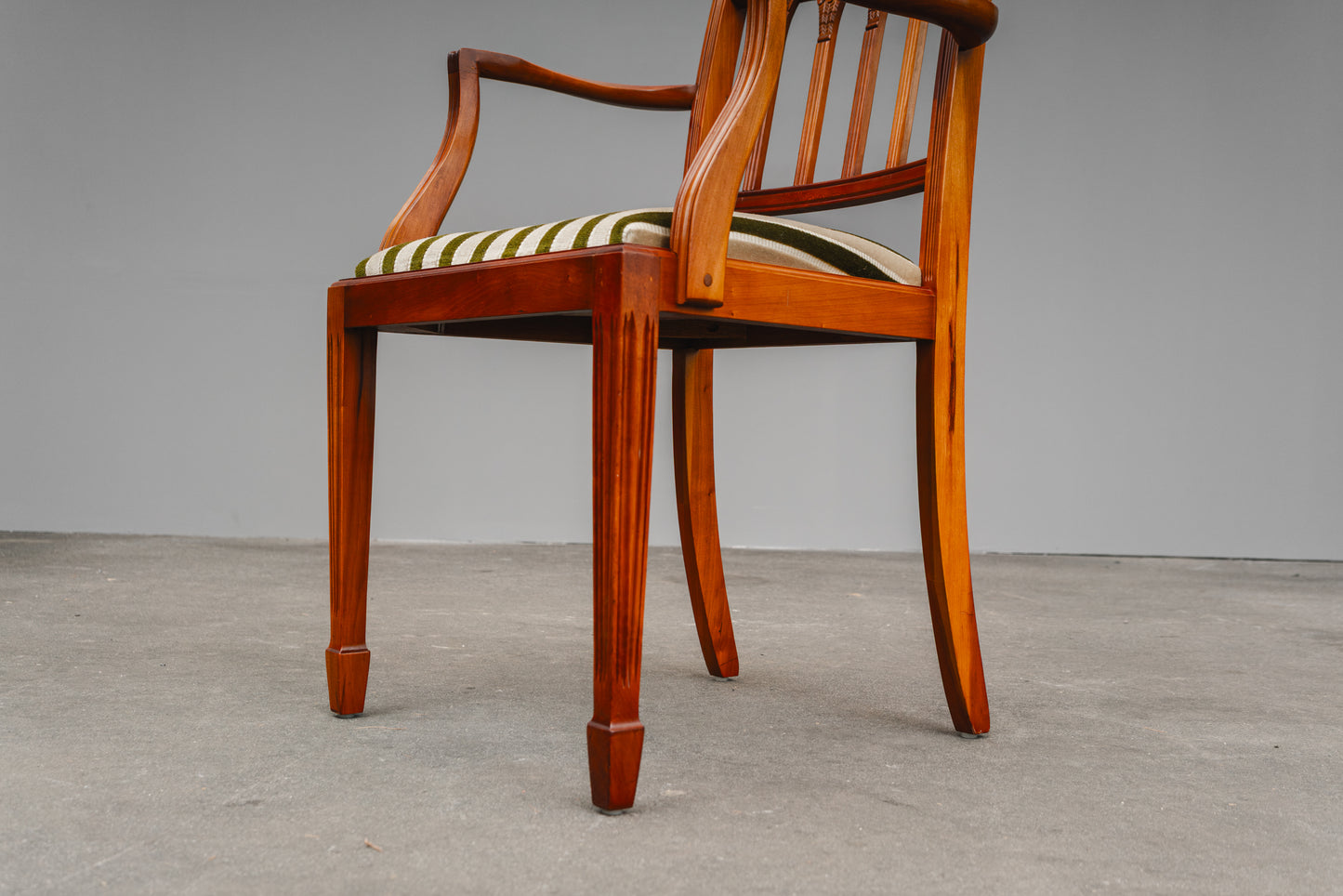 Stilvolles 6er Set Stühle im Englischen Stil