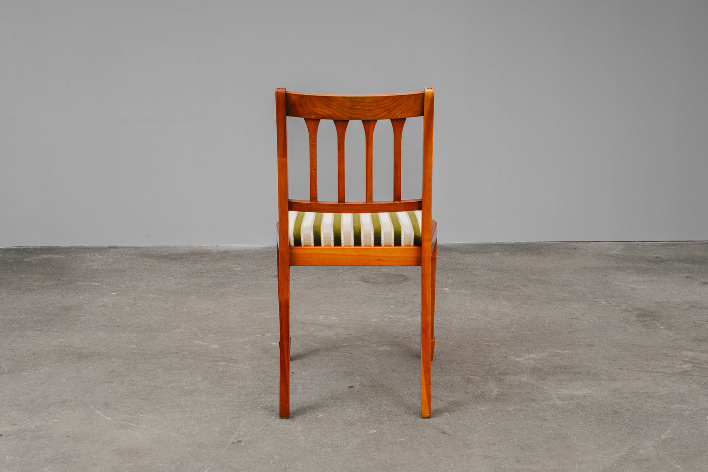 Stilvolles 6er Set Stühle im Englischen Stil