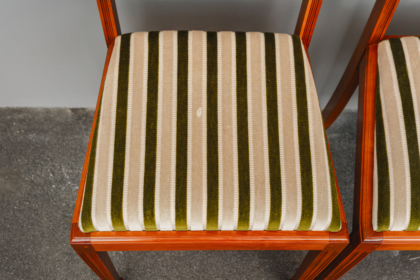 Stilvolles 6er Set Stühle im Englischen Stil