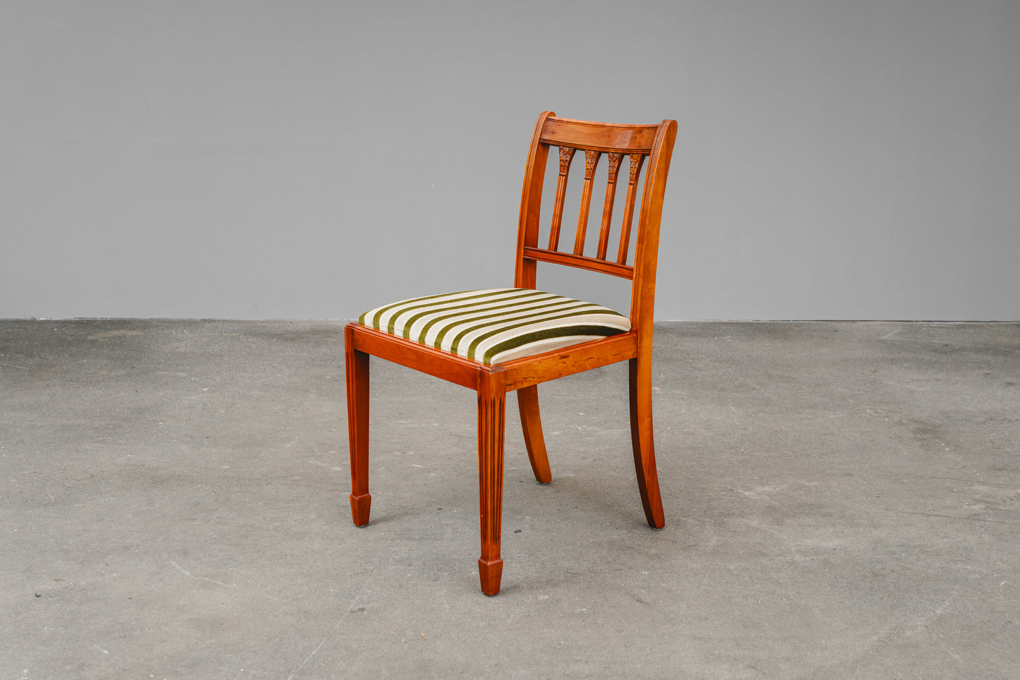 Stilvolles 6er Set Stühle im Englischen Stil