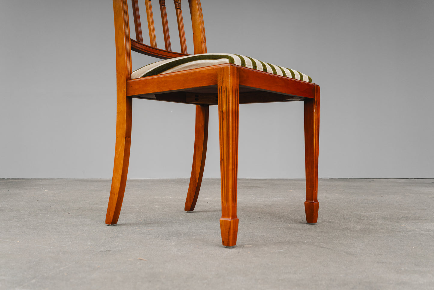 Stilvolles 6er Set Stühle im Englischen Stil