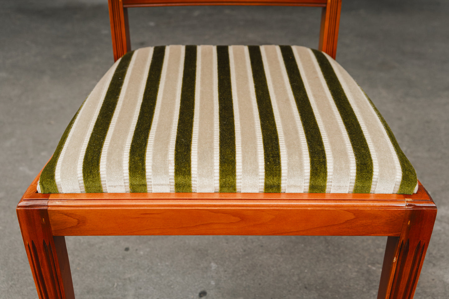 Stilvolles 6er Set Stühle im Englischen Stil