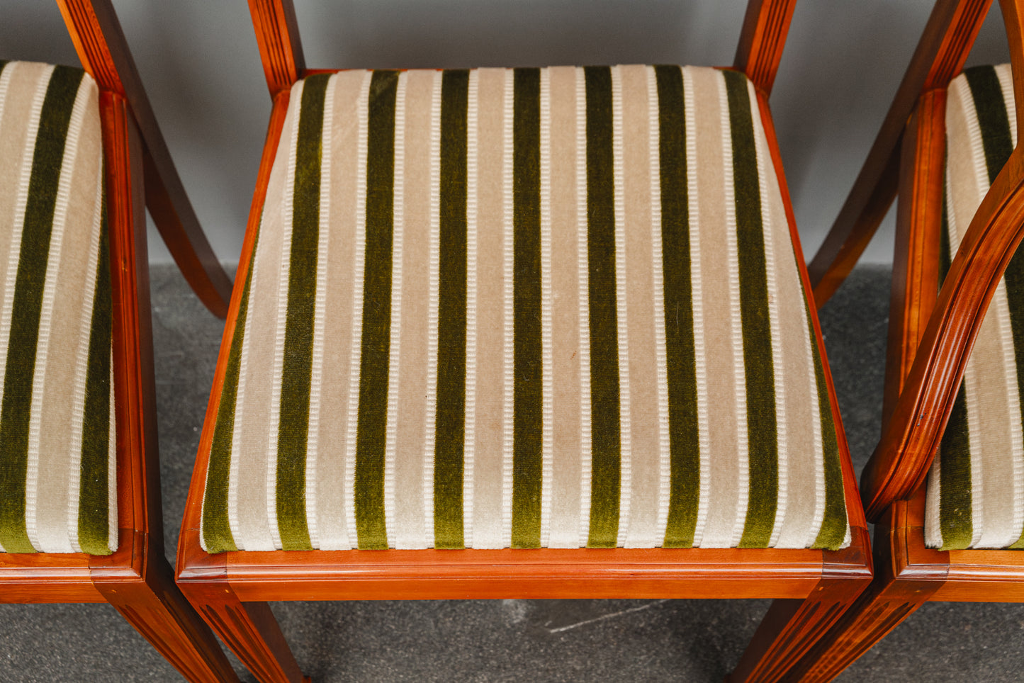 Stilvolles 6er Set Stühle im Englischen Stil