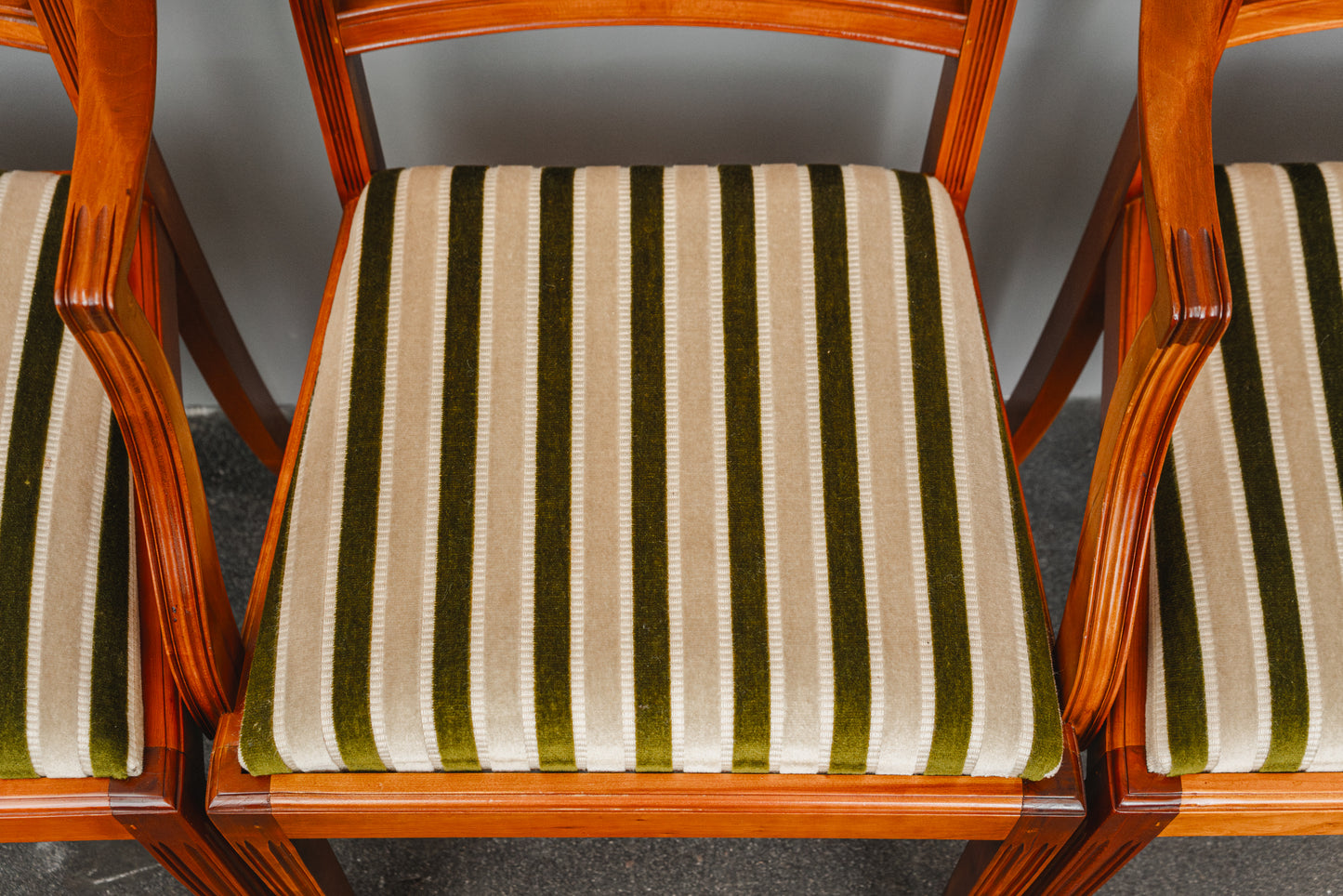 Stilvolles 6er Set Stühle im Englischen Stil