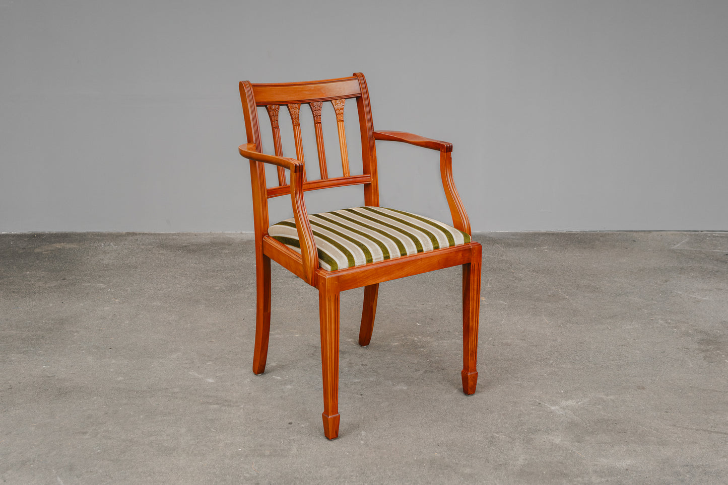 Stilvolles 6er Set Stühle im Englischen Stil