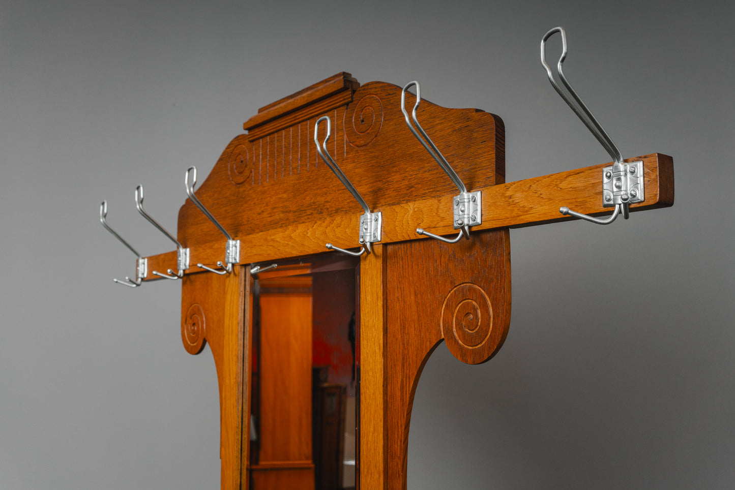 Außergewöhnliche Jugendstil Garderobe