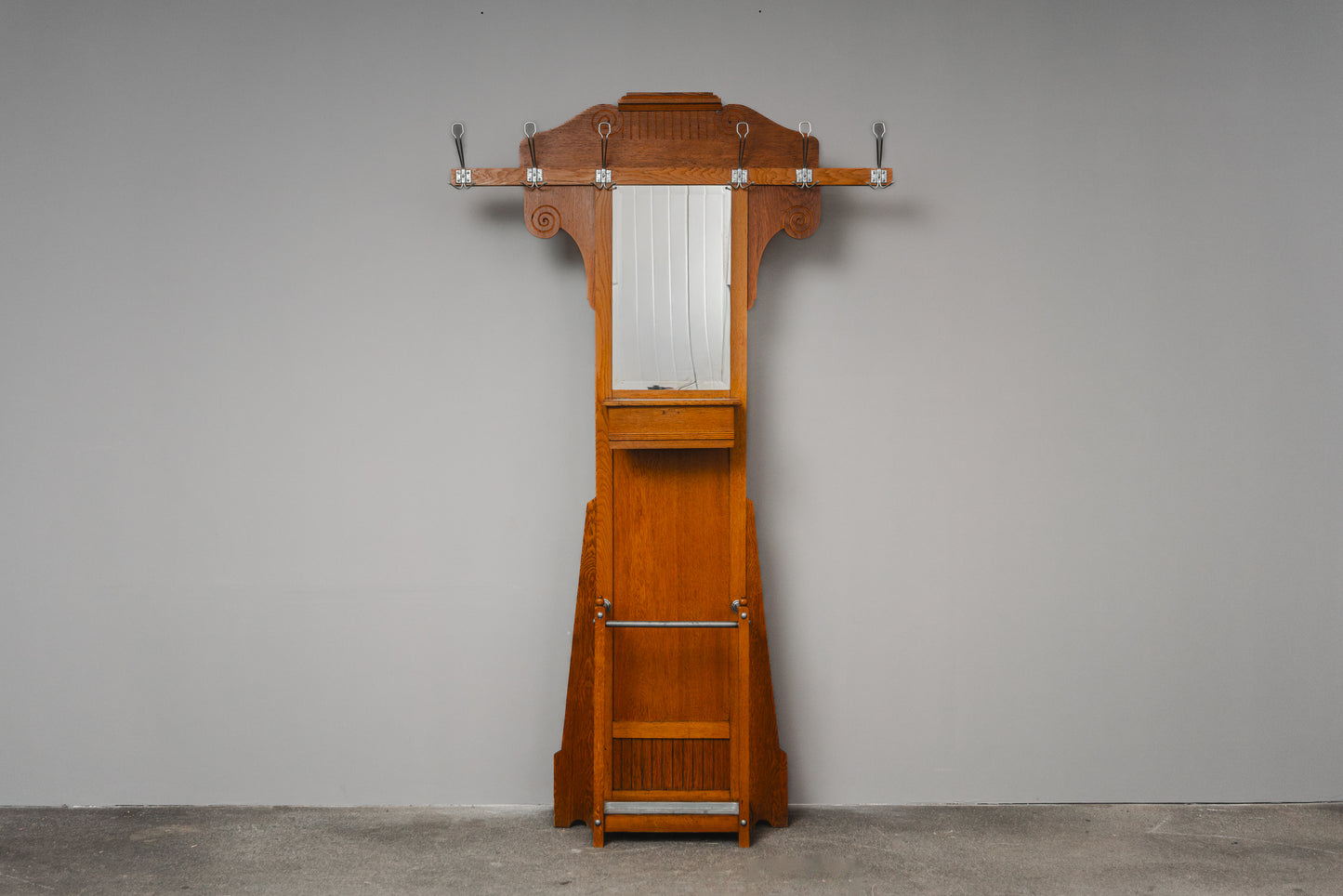 Außergewöhnliche Jugendstil Garderobe