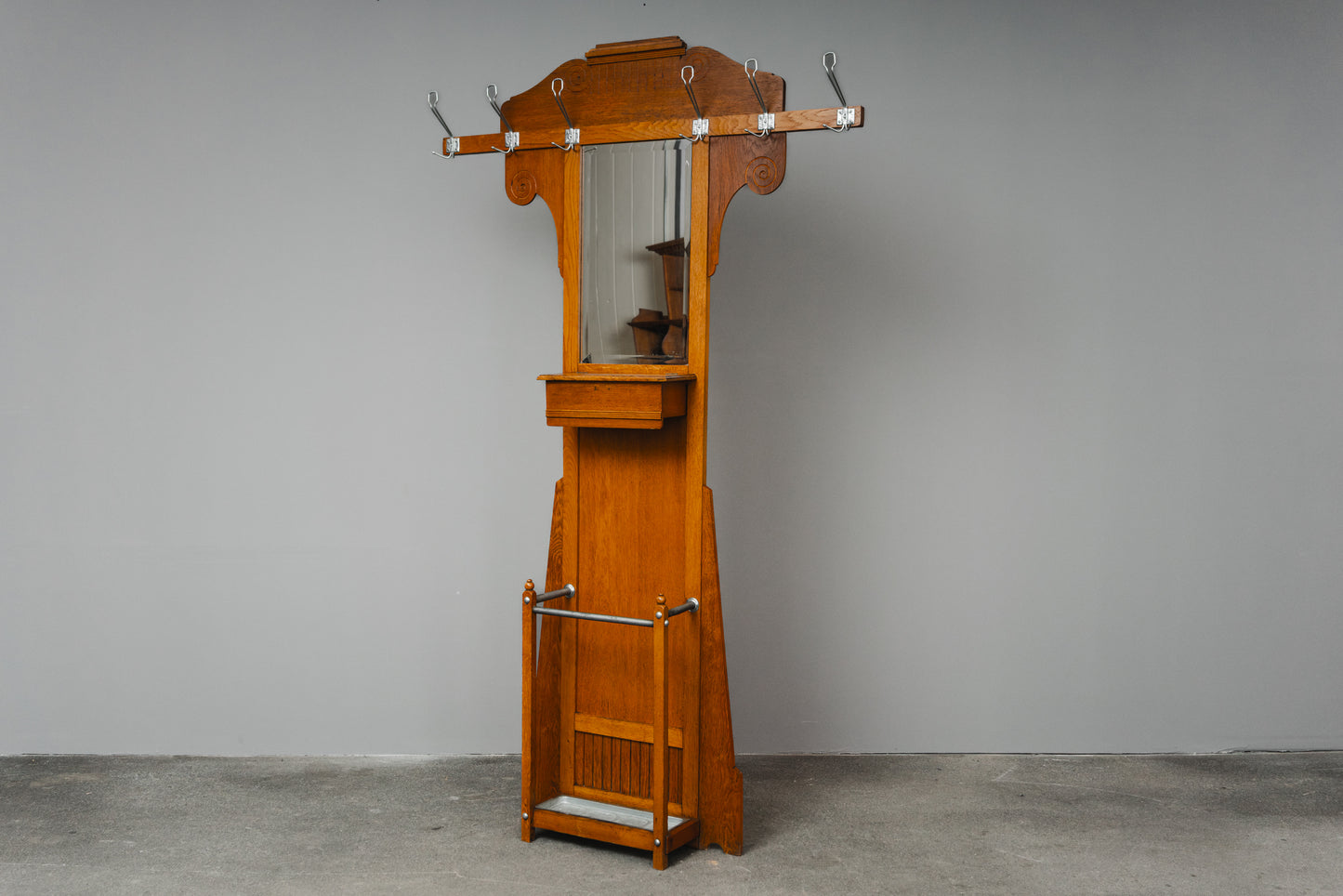 Außergewöhnliche Jugendstil Garderobe