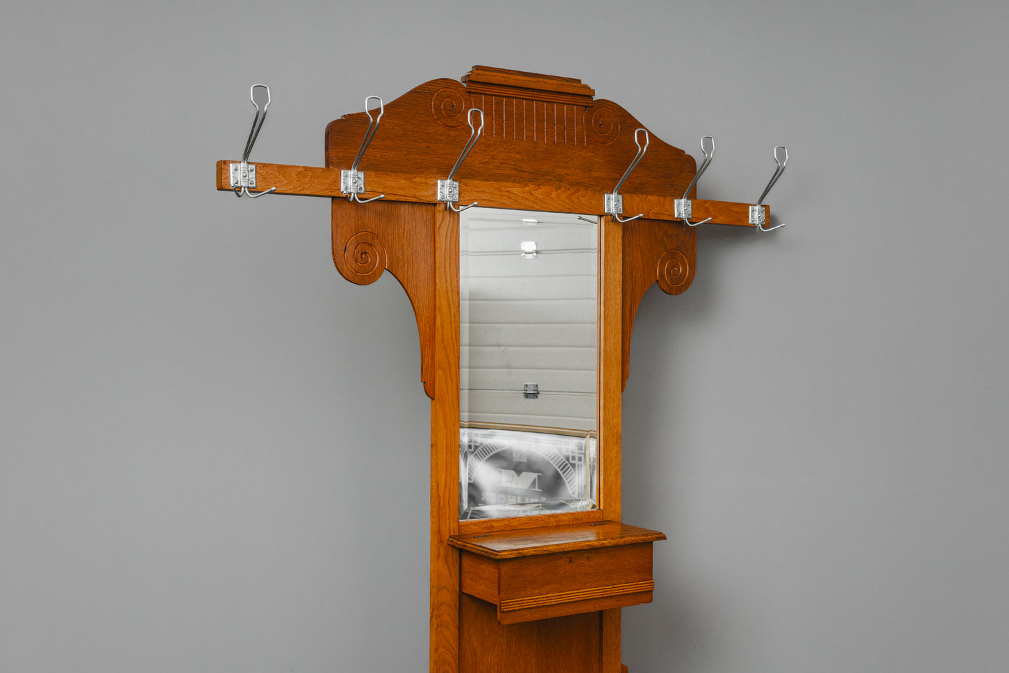 Außergewöhnliche Jugendstil Garderobe