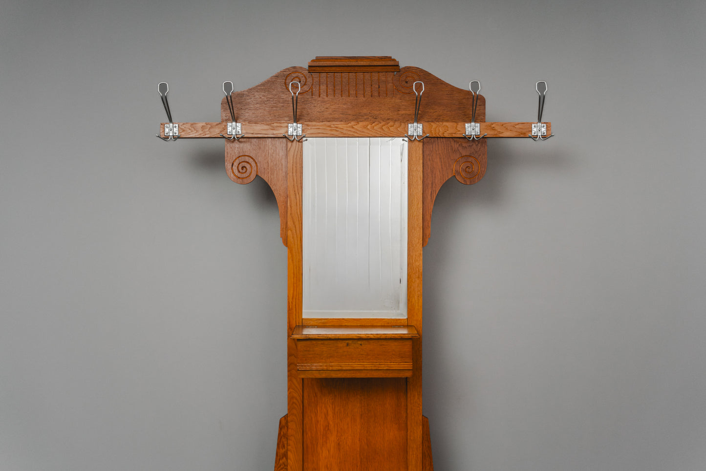 Außergewöhnliche Jugendstil Garderobe