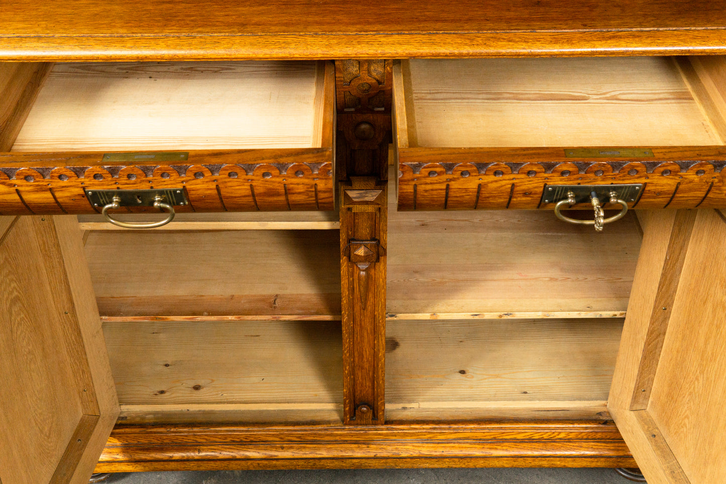 Schöner Gründerzeit Buffetschrank