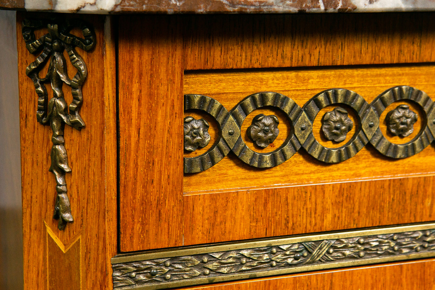 Wunderschöne Kommode im Louis XVI Stil