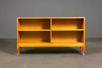 Schlichtes Antikes Bücherregal