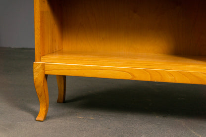 Schlichtes Antikes Bücherregal