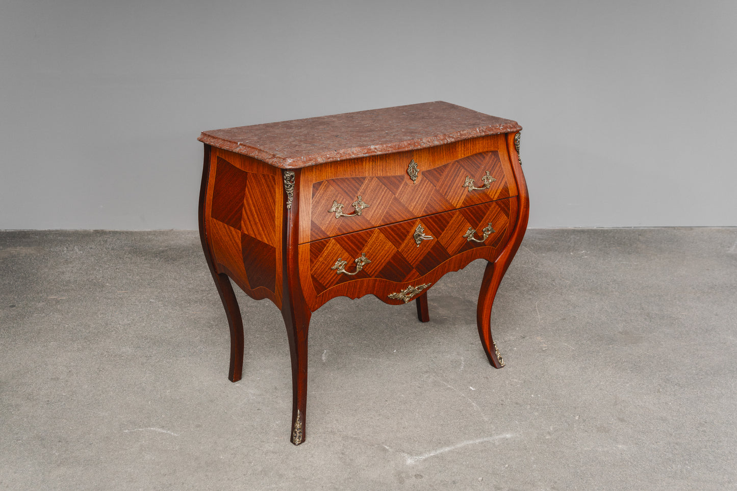 kleine Kommode im Barock Stil