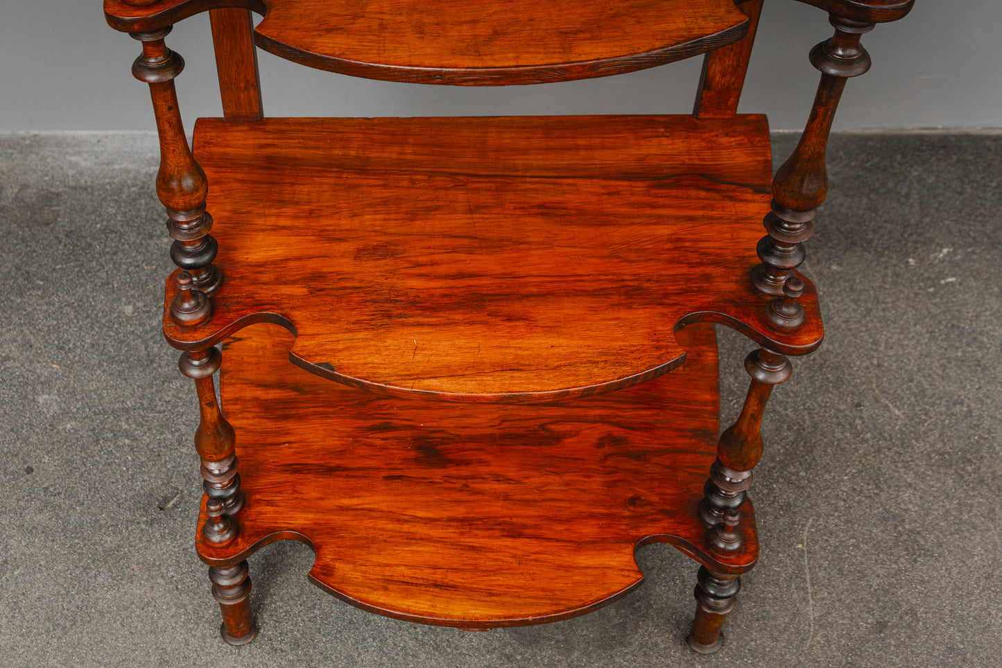 kleines Gründerzeit Regal