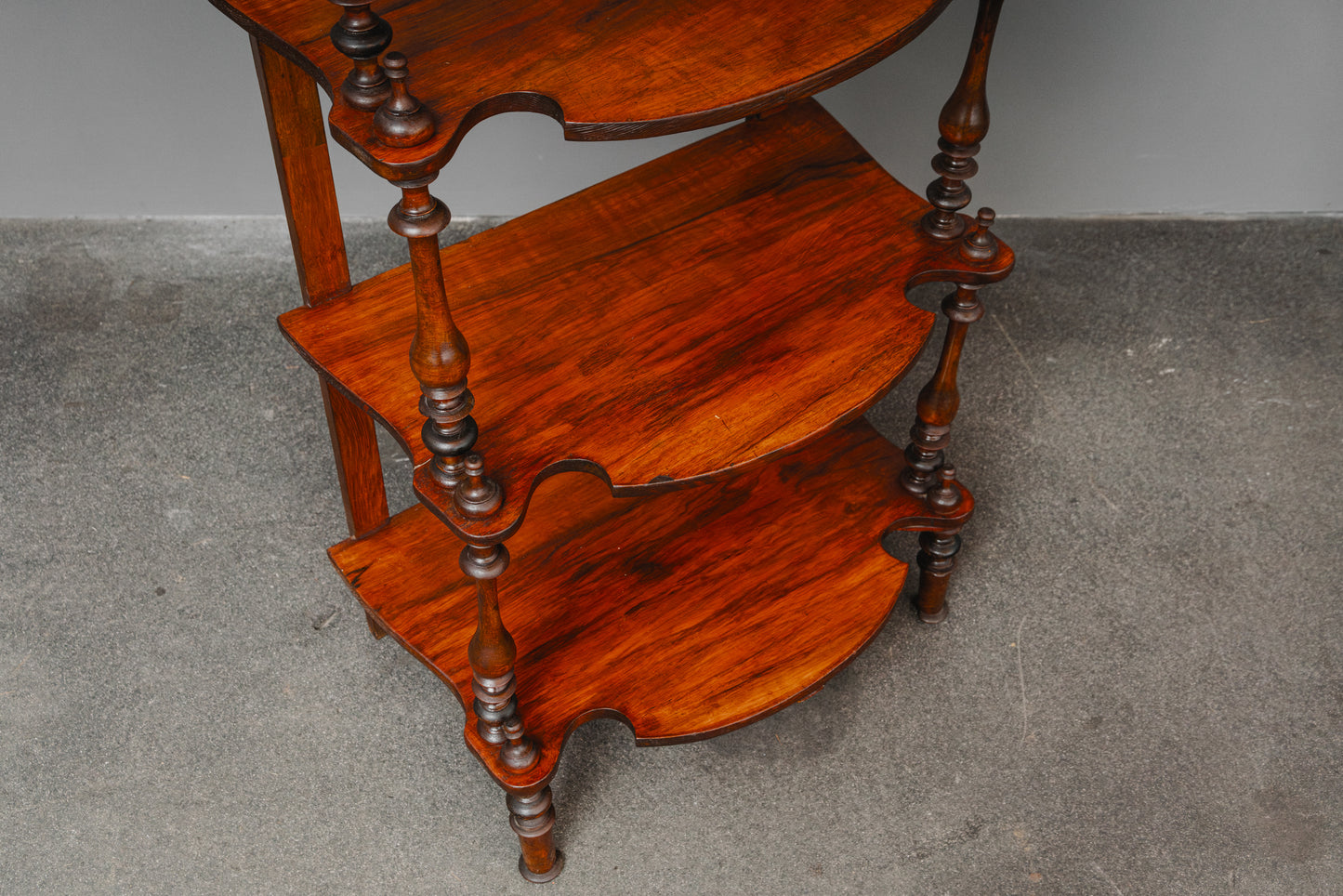 kleines Gründerzeit Regal