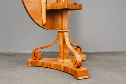Außergewöhnlicher Biedermeier Tisch
