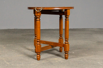 Elegante Beistelltische im klassizistischen Stil